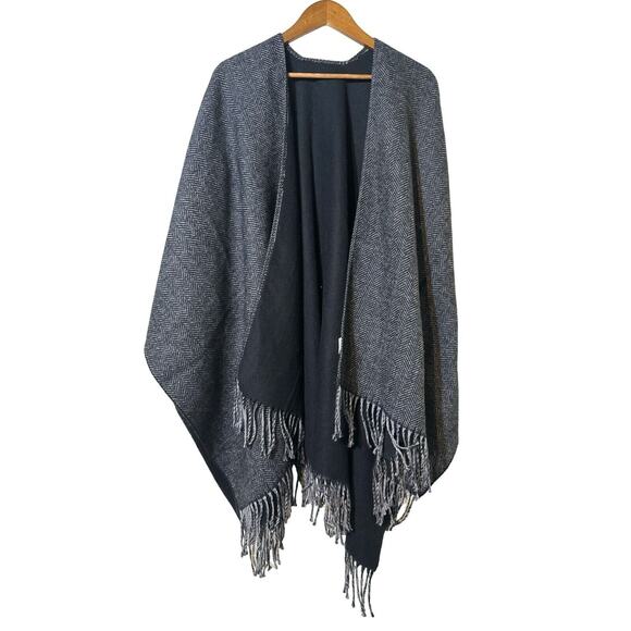 Terra Di Siena Grey and Black Shawl Open Front Wrap with Fringe One Size - Picture 2 of 7